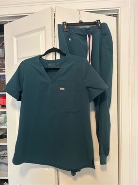 Figs Caribbean Blue M/MP
